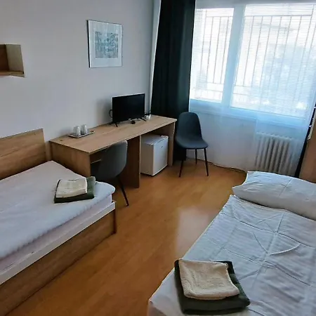 Skolsky Internat Medicka 2 *