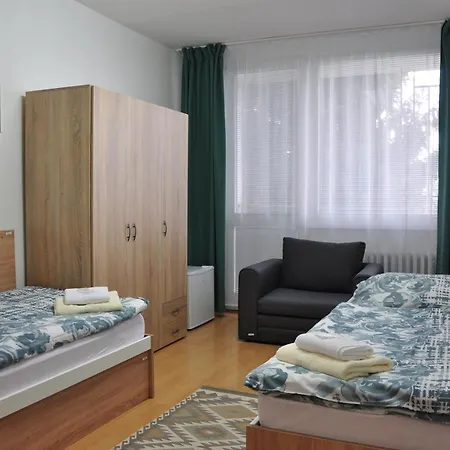 Turisticka Pri Skolskom Internate Medicka 2 *